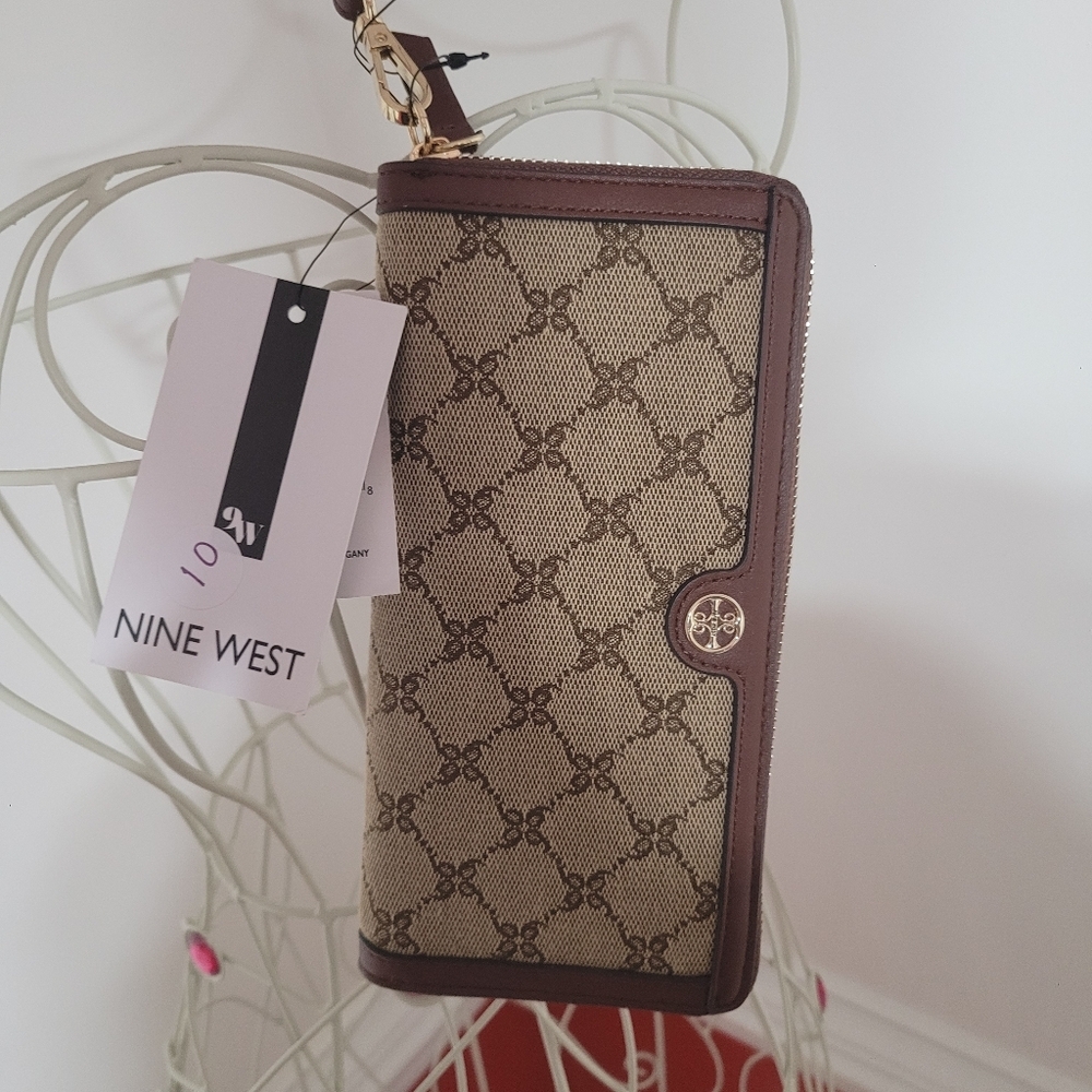 Nine West Kyelle SLG Mocha Logo Mahogany Wallet NWT - Picture 2 of 5